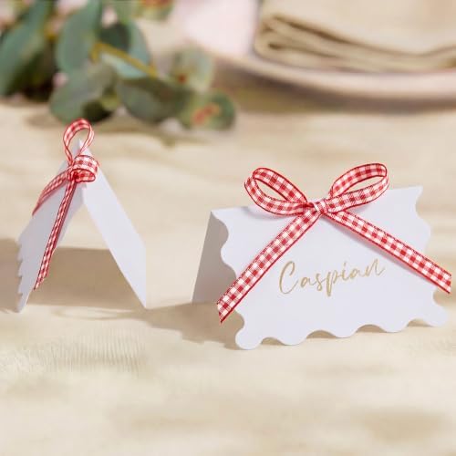 UNIQOOO 50Sets Place Cards for Table Setting - Gingham Red White Pre-tied Bow Table Place Cards, Name Cards for Wedding, Christmas Dinner Party Events, 4x3.5 In