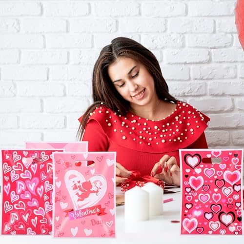 EUVBOKW 100Pcs Valentine's Day Treat Bags with Handle, Heart Shaped Goodie Bags for Candy, Wedding Baby Shower Favors