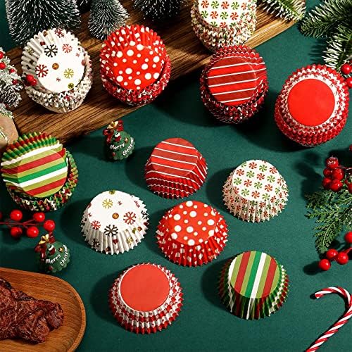 Potchen 600 Count Christmas Cupcake Liners Red Green Berry Snowflake Print Baking Cups Disposable Cupcake Wrappers Christmas Theme Muffin Liners Cupcake Holders for Xmas Party Supplies (Snowflake)