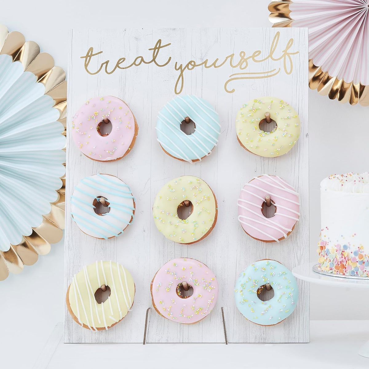 Ginger Ray Gold Foiled Treat Yourself Donut Wall Party Display Fits 9 Doughnuts, White,42cm x 32cm